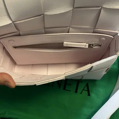 보테가베네타 카세트백 블리스 워시드 새상품!!