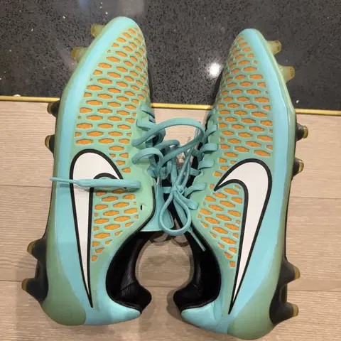 나이키 마지스타 오퍼스 엘리트 270 축구화