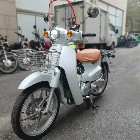 슈퍼커브110 2023년식 9천KM 판매합니다