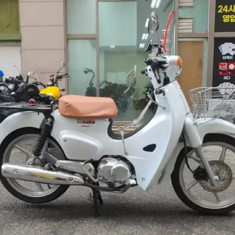 슈퍼커브110 2023년식 9천KM 판매합니다