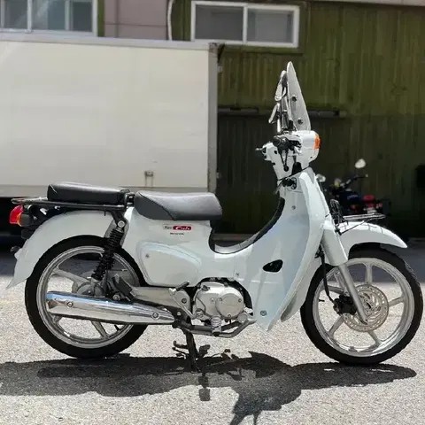 슈퍼커브110 2022년식 4천KM 판매합니다