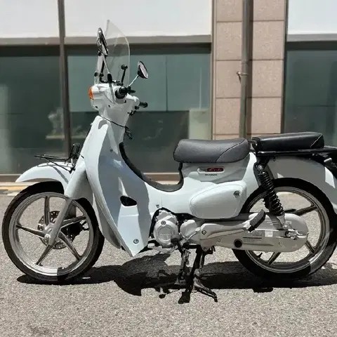 슈퍼커브110 2022년식 4천KM 판매합니다