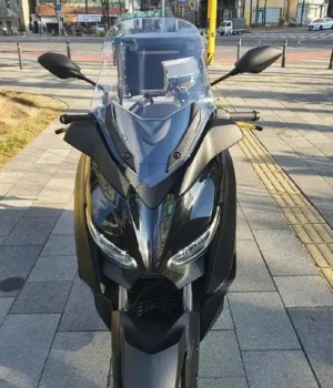 21년식 x맥스300 무사고 차량 판매 합니다. 블랙컬러