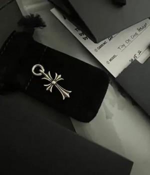크롬하츠 타이니 크로스 목걸이